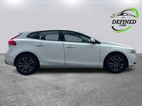 USED 2018 18 VOLVO V40 2.0 T2 GPF Momentum Hatchback 5dr Petrol Manual Euro 6 (s/s) (122 ps) **EXTENDED WARRANTY+BREAKDOWN COVER