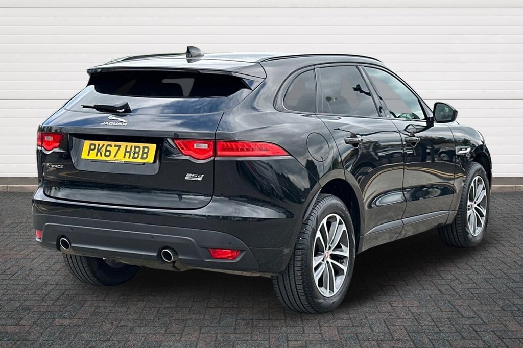 2017 Jaguar F-PACE thumbnail 3