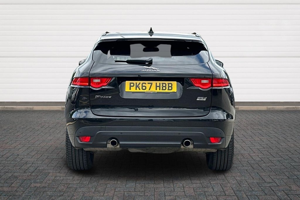 2017 Jaguar F-PACE thumbnail 4