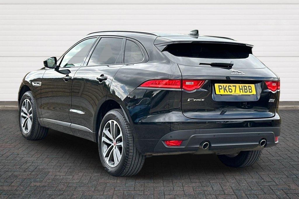 2017 Jaguar F-PACE thumbnail 5