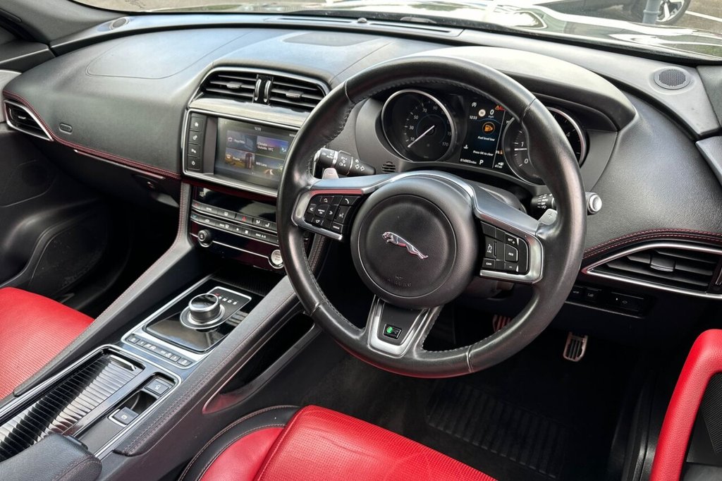 2017 Jaguar F-PACE thumbnail 10