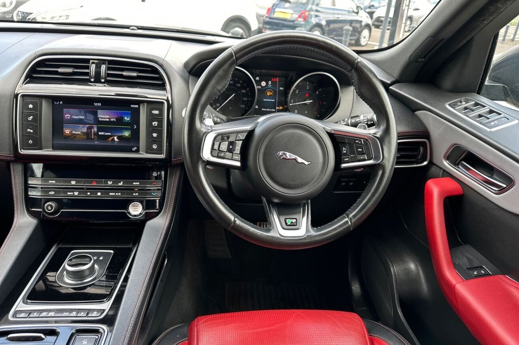 2017 Jaguar F-PACE thumbnail 12