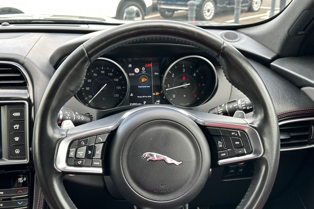 2017 Jaguar F-PACE thumbnail 13