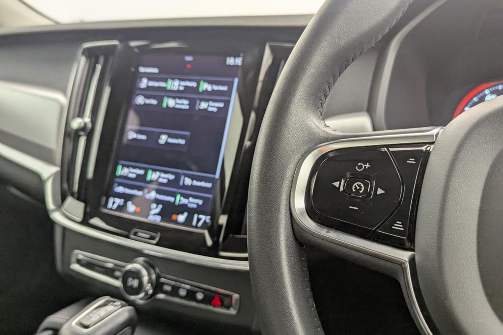 USED 2019 69 VOLVO S90 2.0 D4 Momentum Plus Saloon 4dr Diesel Auto Euro 6 (s/s) (190 ps) Sat Nav, Camera, DAB