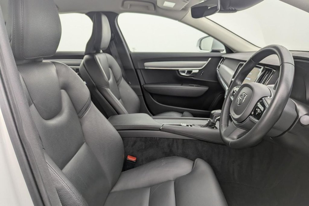 USED 2019 69 VOLVO S90 2.0 D4 Momentum Plus Saloon 4dr Diesel Auto Euro 6 (s/s) (190 ps) Sat Nav, Camera, DAB
