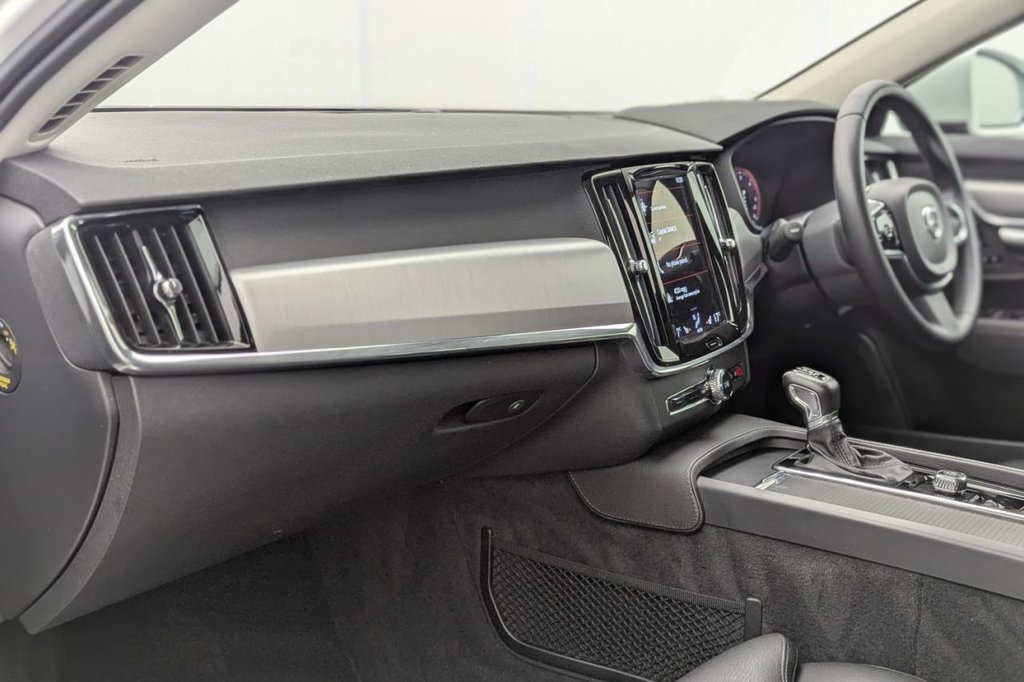 USED 2019 69 VOLVO S90 2.0 D4 Momentum Plus Saloon 4dr Diesel Auto Euro 6 (s/s) (190 ps) Sat Nav, Camera, DAB