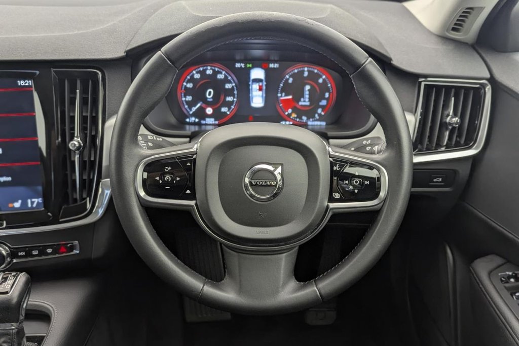 USED 2019 69 VOLVO S90 2.0 D4 Momentum Plus Saloon 4dr Diesel Auto Euro 6 (s/s) (190 ps) Sat Nav, Camera, DAB