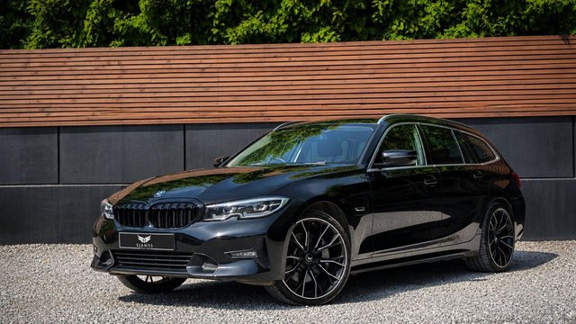 View our BMW 3 SERIES