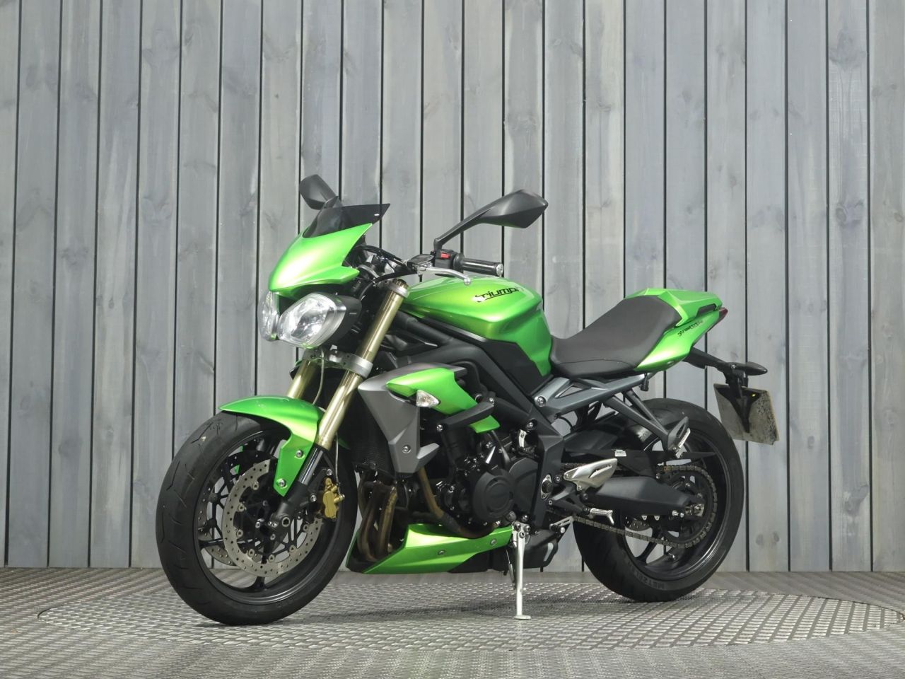 TRIUMPH STREET TRIPLE 675