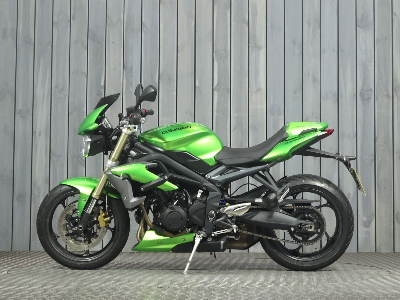 TRIUMPH STREET TRIPLE 675