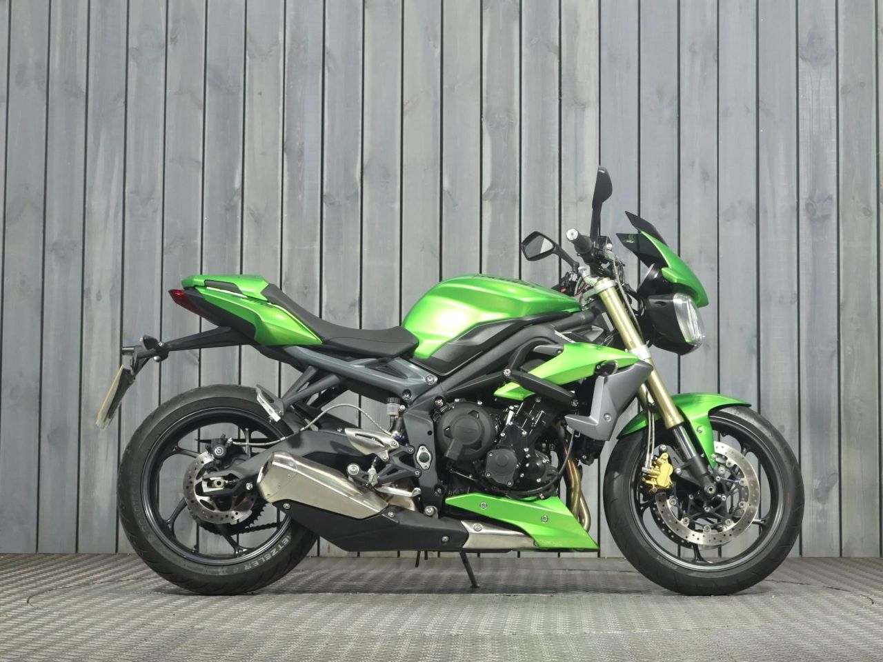 TRIUMPH STREET TRIPLE 675