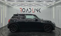 USED 2019 19 MINI HATCH 1.5 Cooper Classic Hatchback 3dr Petrol Steptronic Euro 6 (s/s) (136 ps) interior lighting