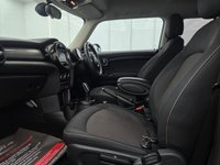 USED 2019 19 MINI HATCH 1.5 Cooper Classic Hatchback 3dr Petrol Steptronic Euro 6 (s/s) (136 ps) interior lighting