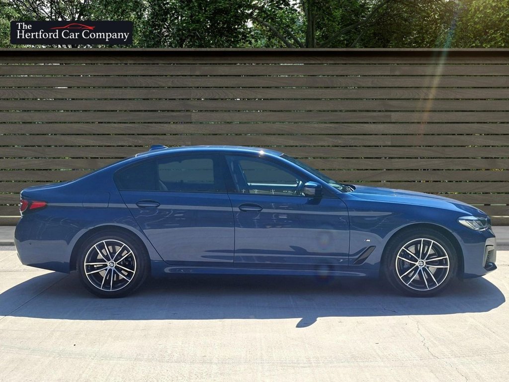 2021 BMW 5 Series thumbnail 9