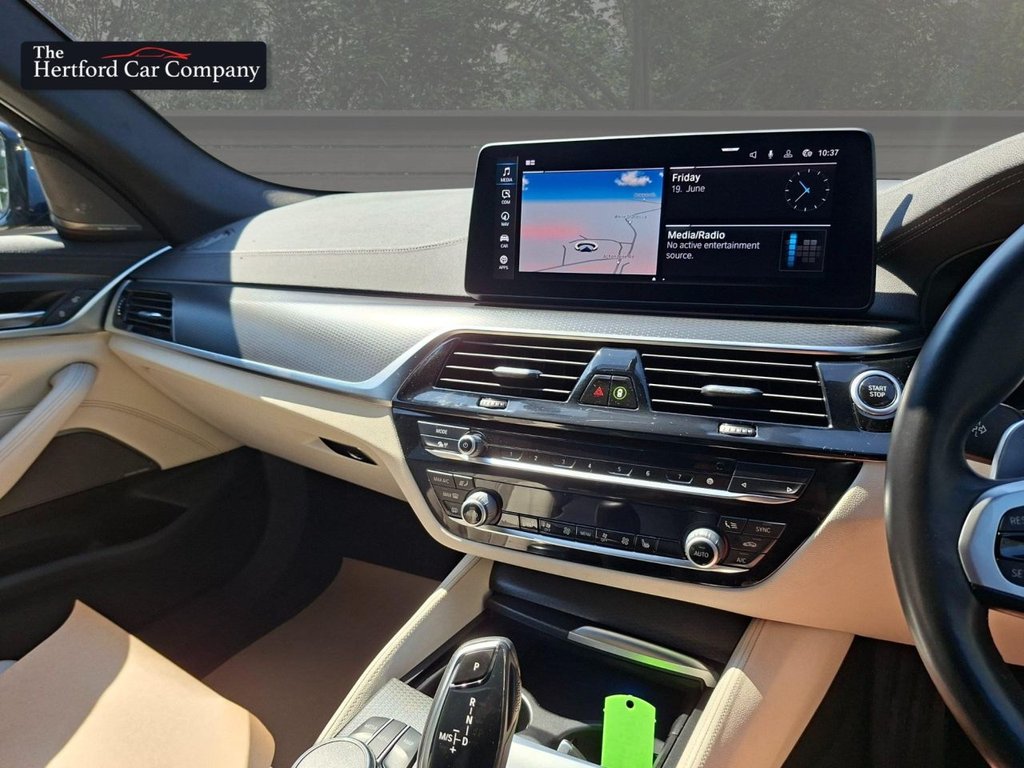2021 BMW 5 Series thumbnail 15