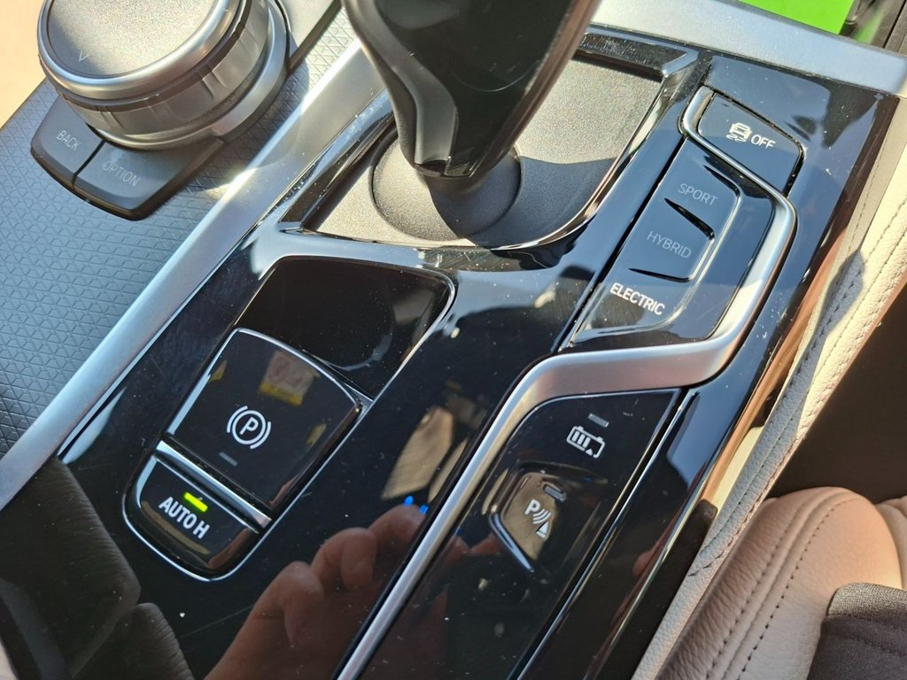2021 BMW 5 Series thumbnail 16