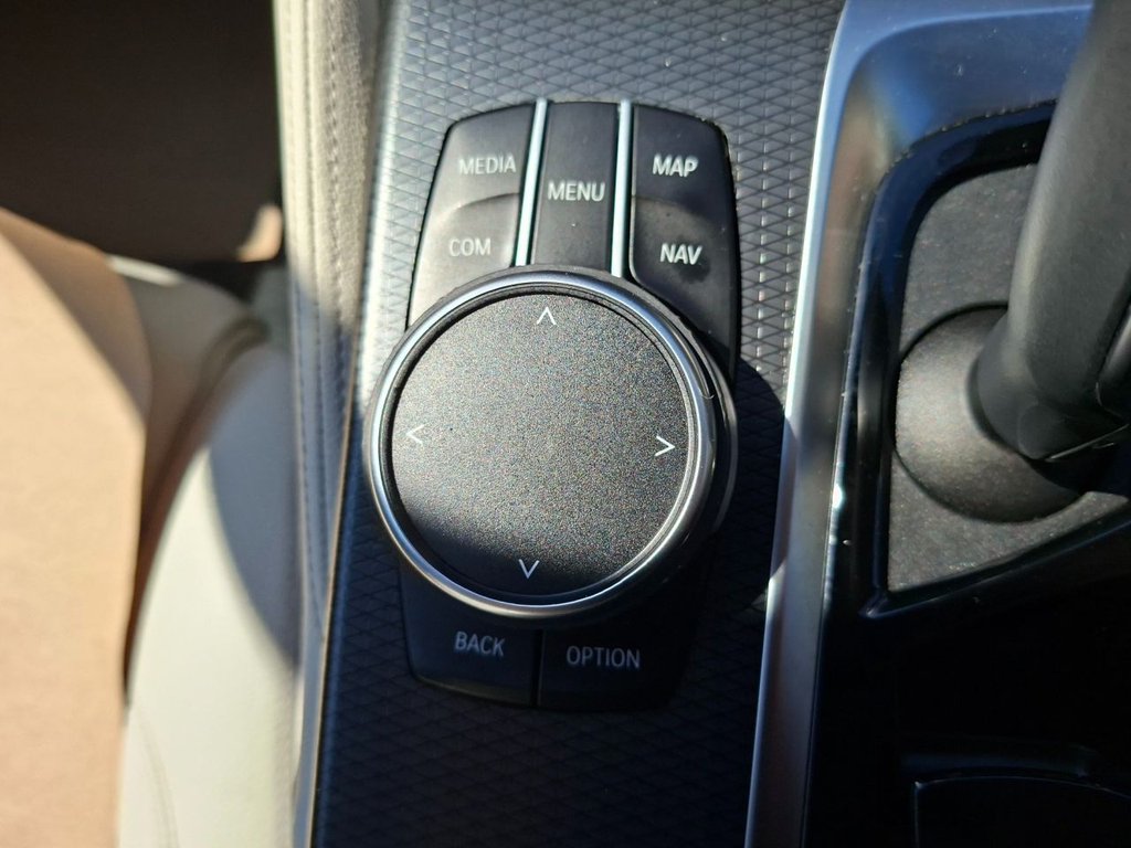 2021 BMW 5 Series thumbnail 17