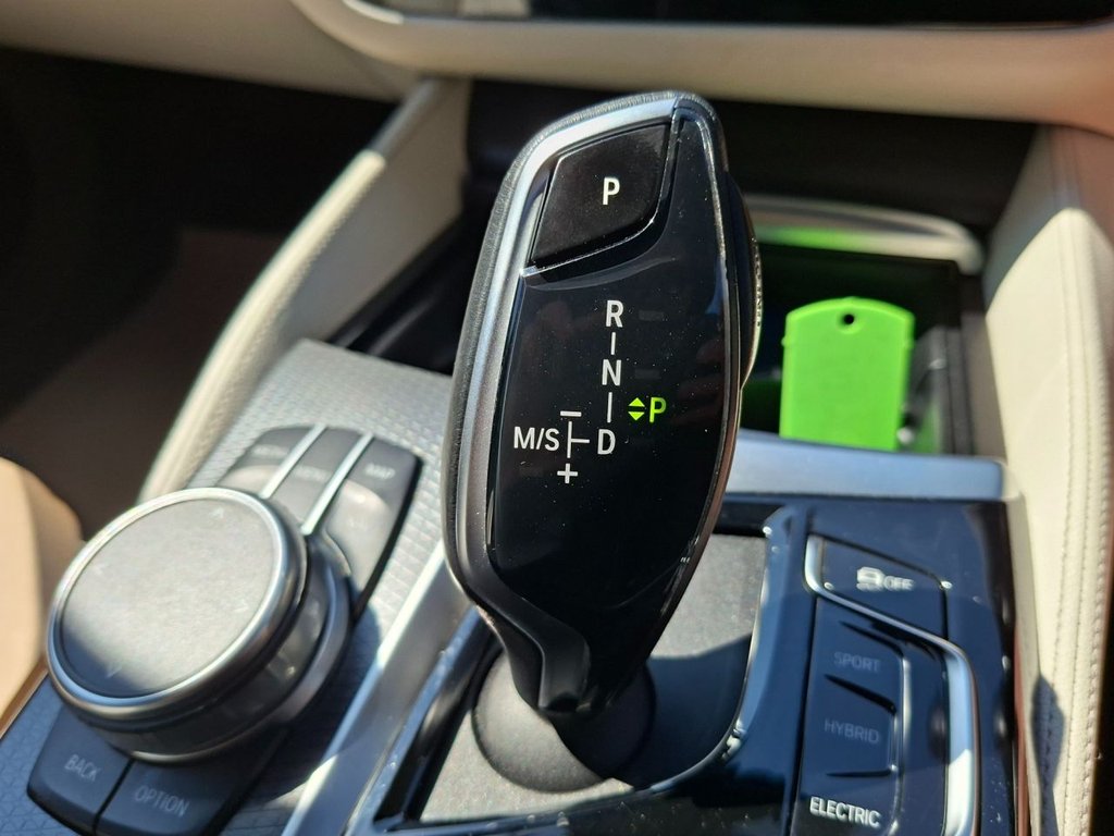 2021 BMW 5 Series thumbnail 18