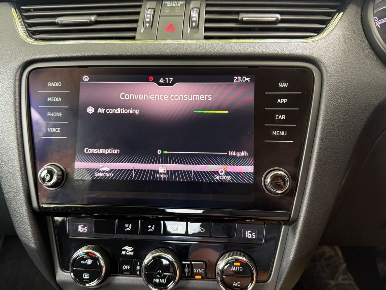 2020 SKODA OCTAVIA 1.0 TSI GPF SE Technology Hatchback 5dr Petrol Manual Euro 6 (s/s) (115 ps) - vehicle photo 30 for sale on PureCar