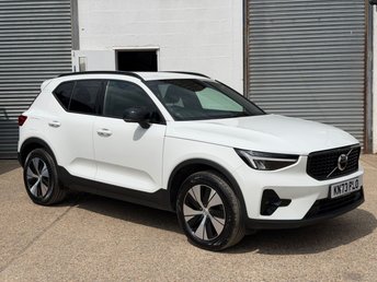2023 VOLVO XC40