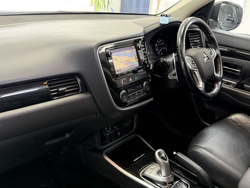 USED 2016 16 MITSUBISHI OUTLANDER 2.0h 12kWh GX4h SUV 5dr Petrol Plug-in Hybrid CVT 4WD Euro 6 (s/s) (200 ps) 