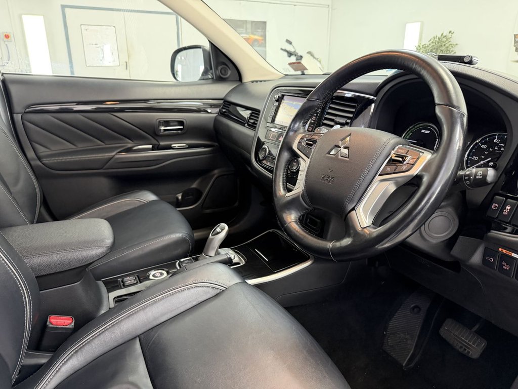 USED 2016 16 MITSUBISHI OUTLANDER 2.0h 12kWh GX4h SUV 5dr Petrol Plug-in Hybrid CVT 4WD Euro 6 (s/s) (200 ps) 