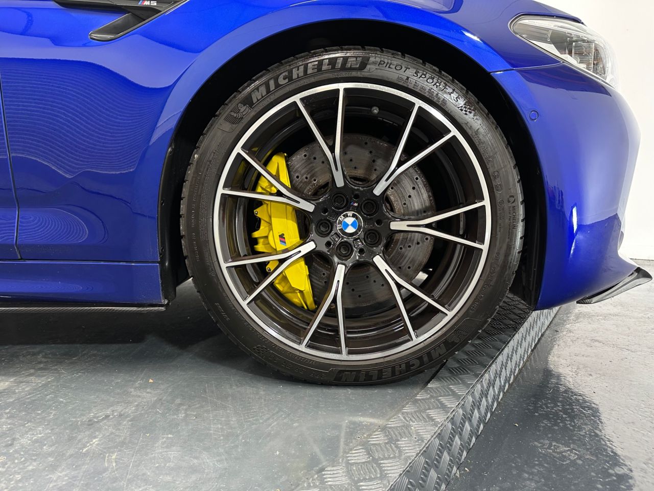 2018 BMW M5 4.4i V8 Competition Saloon 4dr Petrol Steptronic xDrive Euro 6 (s/s) (625 p - vehicle photo 9 for sale on PureCar
