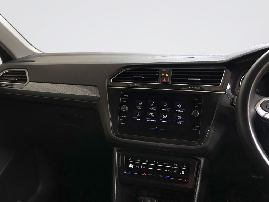2022 Volkswagen Tiguan — image 15