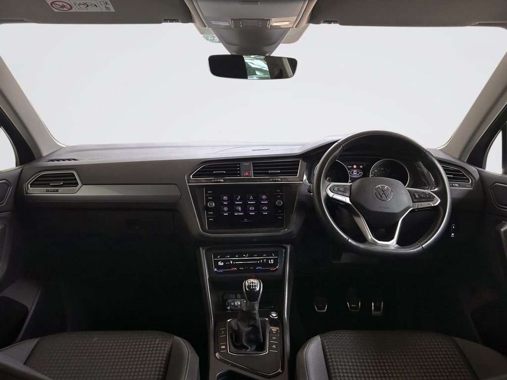 2022 Volkswagen Tiguan — image 2