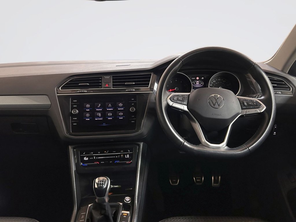 2022 Volkswagen Tiguan — image 8