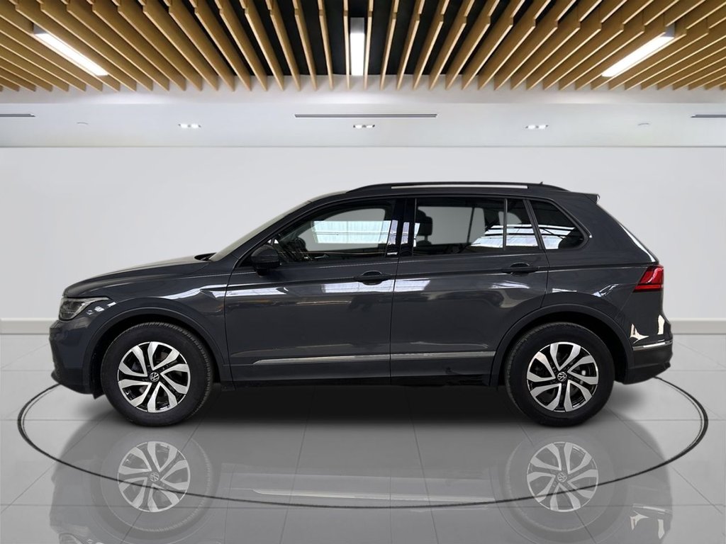2022 Volkswagen Tiguan — image 3