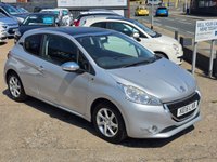 USED 2015 15 PEUGEOT 208 1.2 VTi PureTech Style Hatchback 3dr Petrol Manual Euro 6 (82 ps) LOW MILES + PANORAMIC SUNROOF + SAT NAV + SENSORS + TOUCHSCREEN