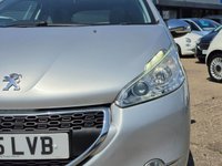USED 2015 15 PEUGEOT 208 1.2 VTi PureTech Style Hatchback 3dr Petrol Manual Euro 6 (82 ps) LOW MILES + PANORAMIC SUNROOF + SAT NAV + SENSORS + TOUCHSCREEN
