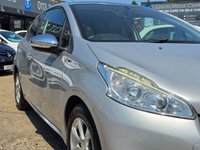 USED 2015 15 PEUGEOT 208 1.2 VTi PureTech Style Hatchback 3dr Petrol Manual Euro 6 (82 ps) LOW MILES + PANORAMIC SUNROOF + SAT NAV + SENSORS + TOUCHSCREEN