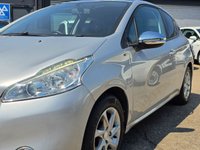 USED 2015 15 PEUGEOT 208 1.2 VTi PureTech Style Hatchback 3dr Petrol Manual Euro 6 (82 ps) LOW MILES + PANORAMIC SUNROOF + SAT NAV + SENSORS + TOUCHSCREEN