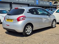 USED 2015 15 PEUGEOT 208 1.2 VTi PureTech Style Hatchback 3dr Petrol Manual Euro 6 (82 ps) LOW MILES + PANORAMIC SUNROOF + SAT NAV + SENSORS + TOUCHSCREEN