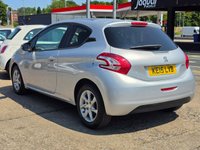 USED 2015 15 PEUGEOT 208 1.2 VTi PureTech Style Hatchback 3dr Petrol Manual Euro 6 (82 ps) LOW MILES + PANORAMIC SUNROOF + SAT NAV + SENSORS + TOUCHSCREEN