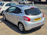USED 2015 15 PEUGEOT 208 1.2 VTi PureTech Style Hatchback 3dr Petrol Manual Euro 6 (82 ps) LOW MILES + PANORAMIC SUNROOF + SAT NAV + SENSORS + TOUCHSCREEN