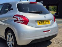 USED 2015 15 PEUGEOT 208 1.2 VTi PureTech Style Hatchback 3dr Petrol Manual Euro 6 (82 ps) LOW MILES + PANORAMIC SUNROOF + SAT NAV + SENSORS + TOUCHSCREEN