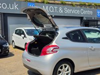 USED 2015 15 PEUGEOT 208 1.2 VTi PureTech Style Hatchback 3dr Petrol Manual Euro 6 (82 ps) LOW MILES + PANORAMIC SUNROOF + SAT NAV + SENSORS + TOUCHSCREEN