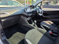 USED 2015 15 PEUGEOT 208 1.2 VTi PureTech Style Hatchback 3dr Petrol Manual Euro 6 (82 ps) LOW MILES + PANORAMIC SUNROOF + SAT NAV + SENSORS + TOUCHSCREEN