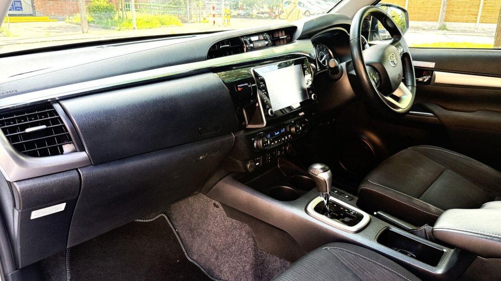 USED 2023 73 TOYOTA HILUX 2.8 D-4D Invincible Auto 4WD Euro 6 (s/s) 4dr TOW BAR|CAMERA|STEPS|H SEATS|