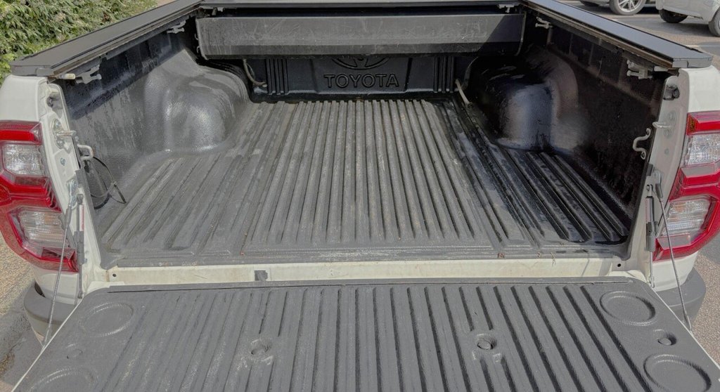 USED 2023 73 TOYOTA HILUX 2.8 D-4D Invincible Auto 4WD Euro 6 (s/s) 4dr TOW BAR|CAMERA|STEPS|H SEATS|
