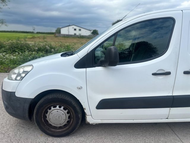 View our PEUGEOT PARTNER