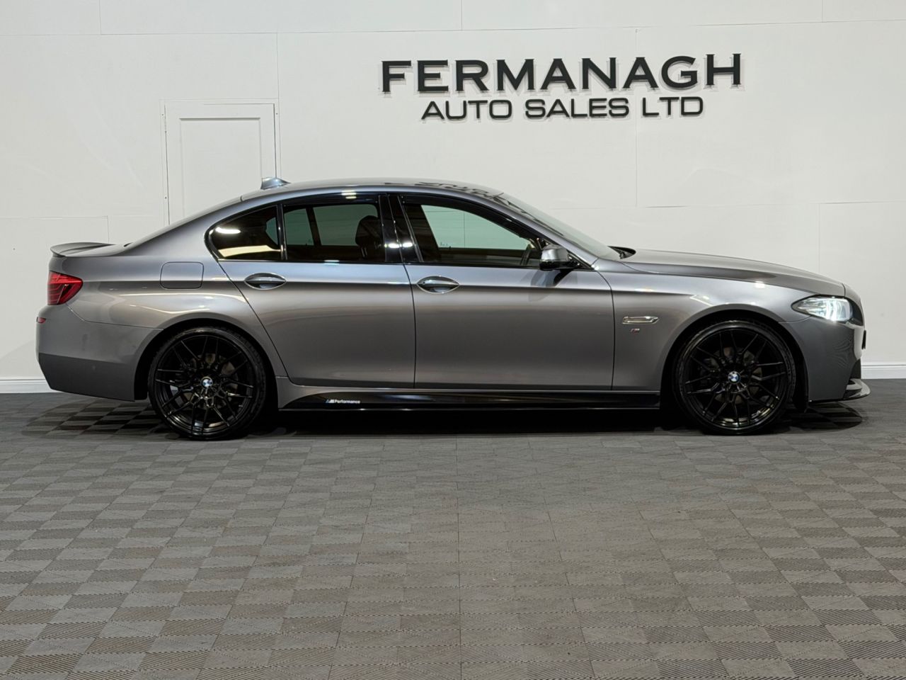 2016 BMW 5 SERIES 2.0 520d M Sport Saloon 4dr Diesel Auto Euro 6 (s/s) (190 ps) - vehicle photo 2 for sale on PureCar