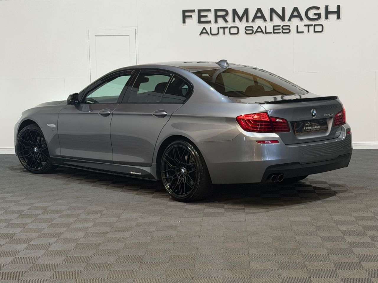 2016 BMW 5 SERIES 2.0 520d M Sport Saloon 4dr Diesel Auto Euro 6 (s/s) (190 ps) - vehicle photo 3 for sale on PureCar