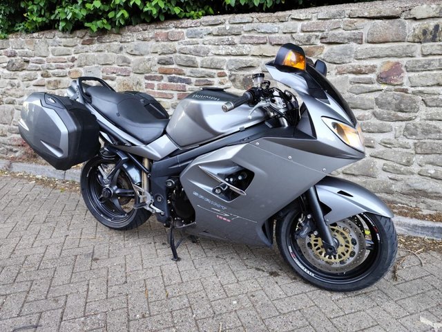 View our TRIUMPH SPRINT ST 1050