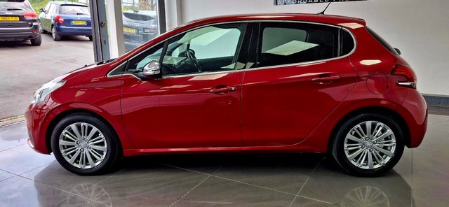 View our PEUGEOT 208