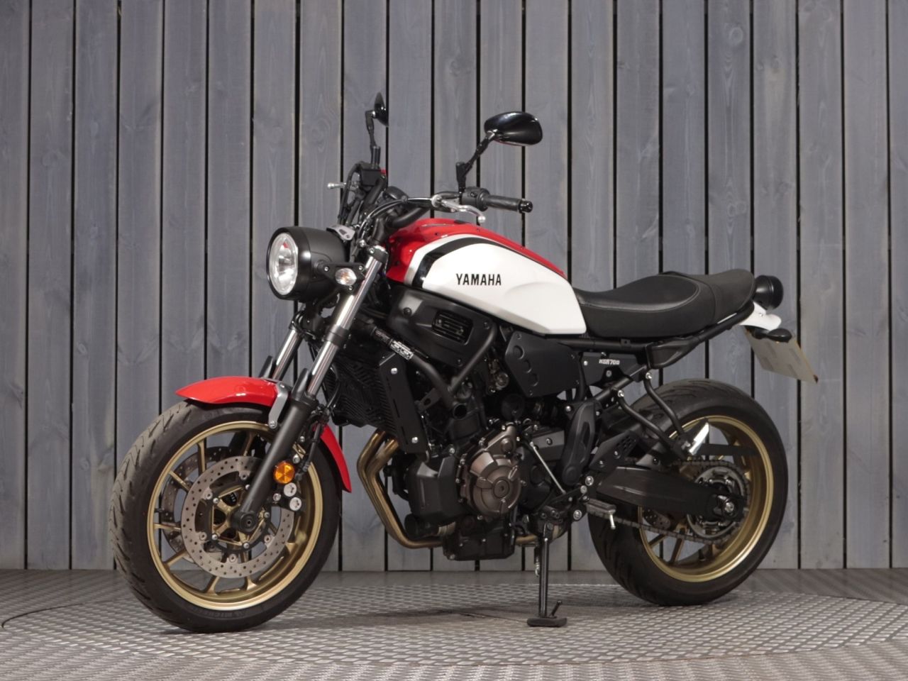 YAMAHA XSR700