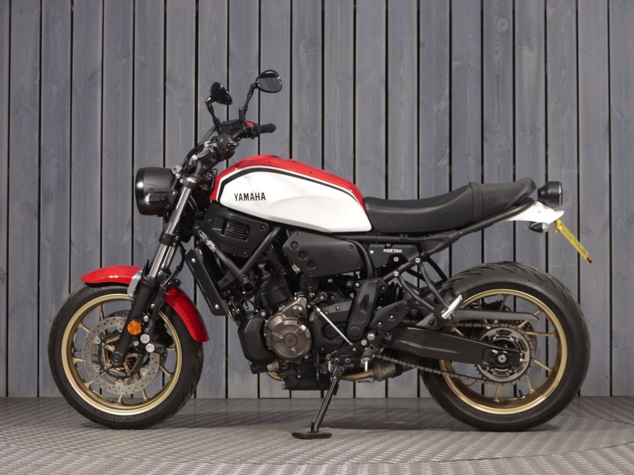 YAMAHA XSR700